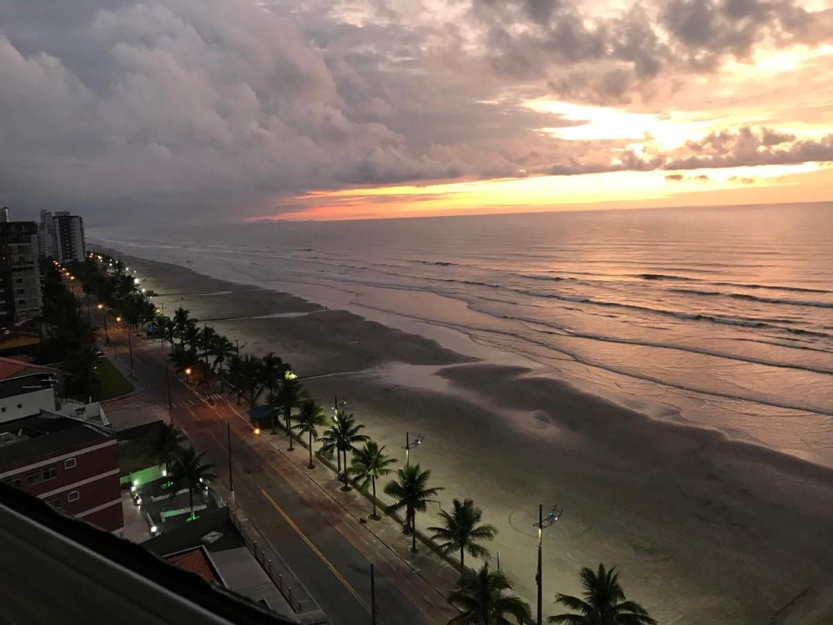 Mongagua Com Vista Para O Mar Pe Na Areia Eksteriør billede